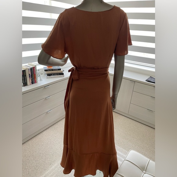 SATIN EFFECT CUT OUT DRESS π€ - Picture 5 of 7